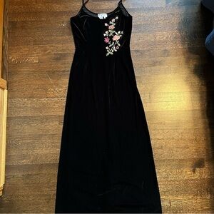 Papell boutique size 12 black embroidered velvet maxi dress